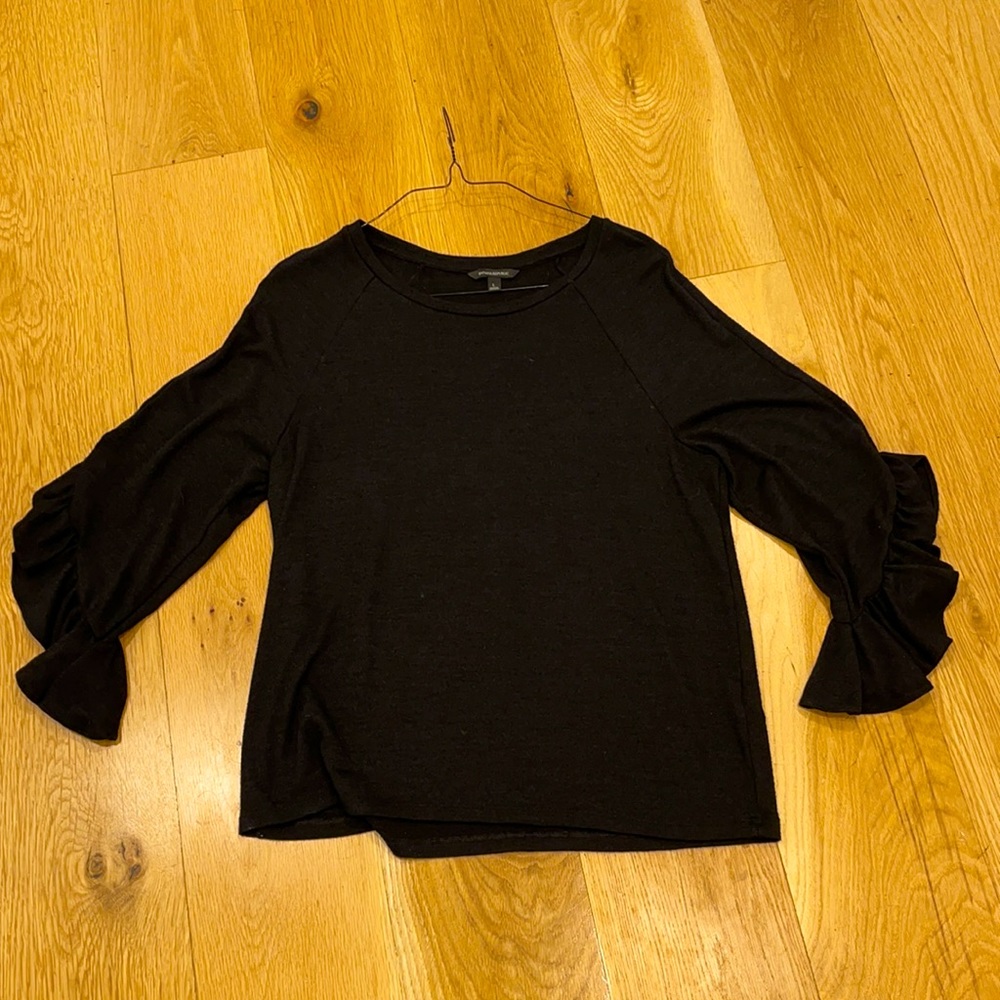 Lightweight sweater Easy to wear with jeans